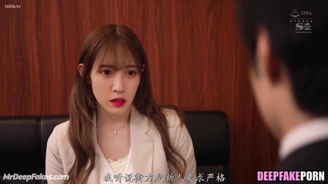 Sleepy, fake Ju Jingyi was touched everywhere by colleague / 鞠婧禕 伪造的