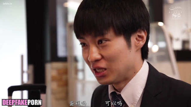 Sleepy, fake Ju Jingyi was touched everywhere by colleague / 鞠婧禕 伪造的