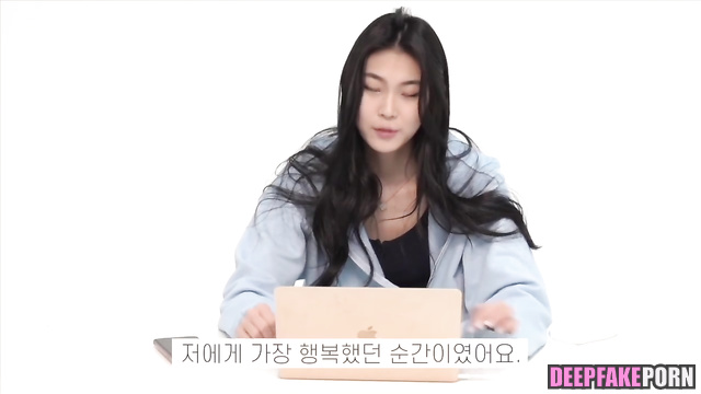 Her guy likes watching her masturbating - Nadine Lee (fake) / 이나딘 섹스