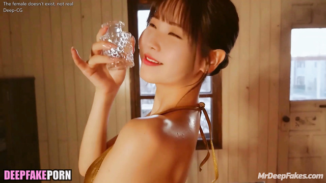 IU demonstrating young body in golden bikini, ai / 아이유 섹스 장면
