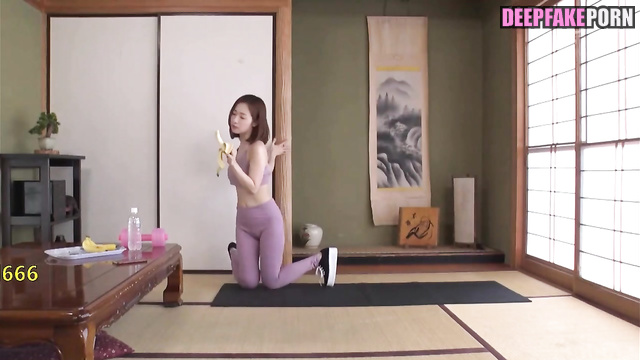 Hot korean babe Wan Qian sucking banana - 万茜 딥 페이크 포르노