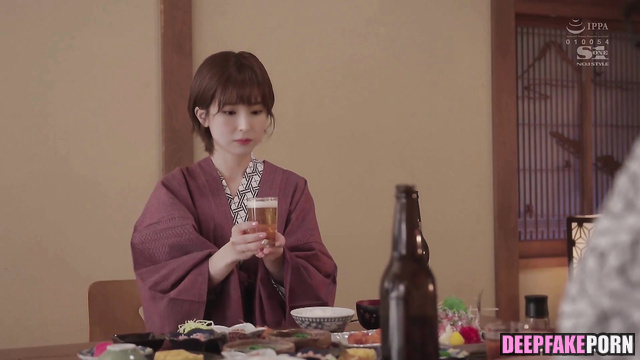 Fat, unknown man filming her pussy (Shin Se-kyung ai) - 신세경 연예인 섹스