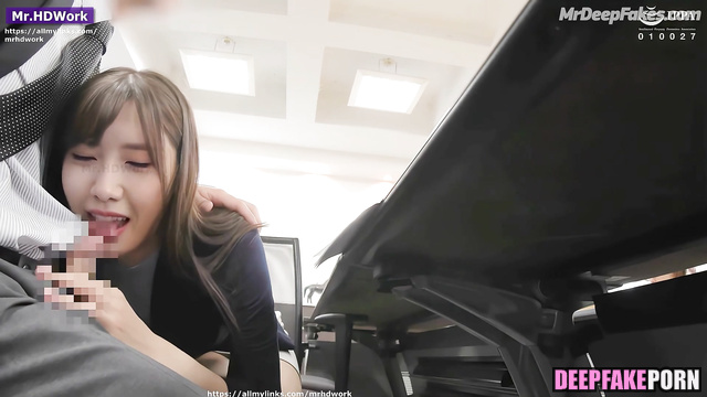 Yoona in her セックスシーン sex scene with secret blowjob in toilet SNSD 少女時代