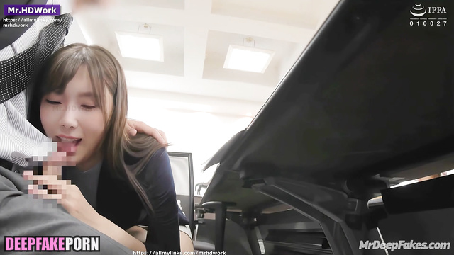 Fake Taeyeon got fast fuck in the office toilet / 少女時代 セックスシーン