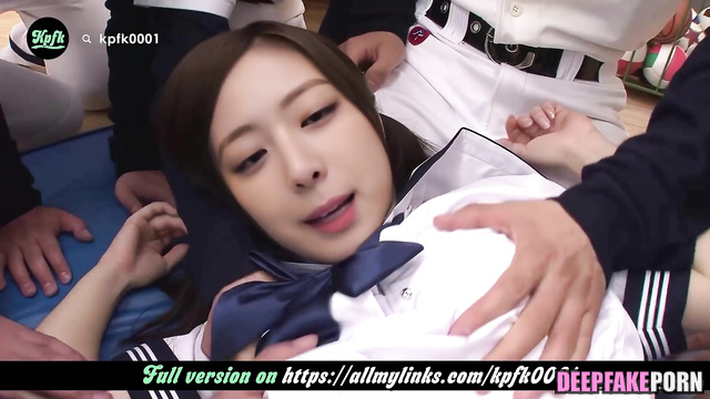 Yuna, ITZY loves when she was touched by classmates - 유나 있지 real fake