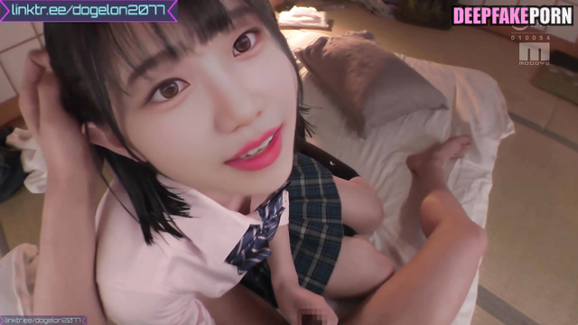 Cute schoolgirl Yuri sucking cock instead of lessons / アイズワン 本物の偽物 ai