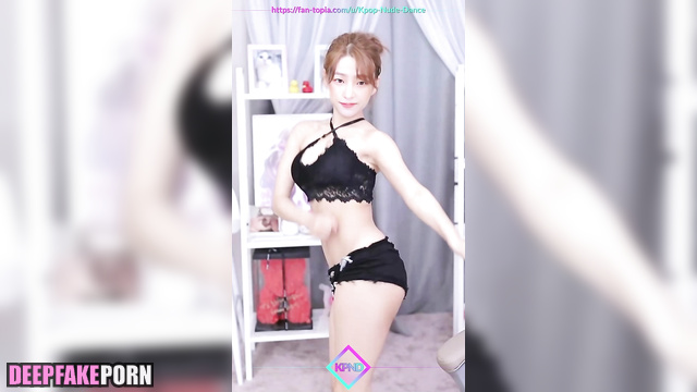 Babe dancing with funny music, Minji solo fakeapp ニュージーンズ 本物の偽物 [PREMIUM]