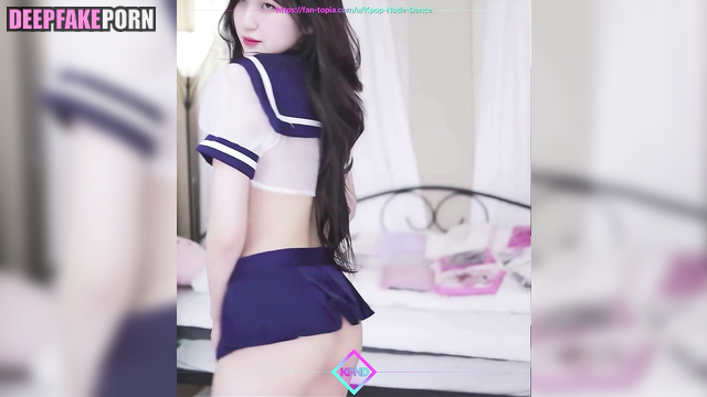 Schoolgirl dancing on camera - Jiheon face swap / 백지헌 프로미스나인 [PREMIUM]