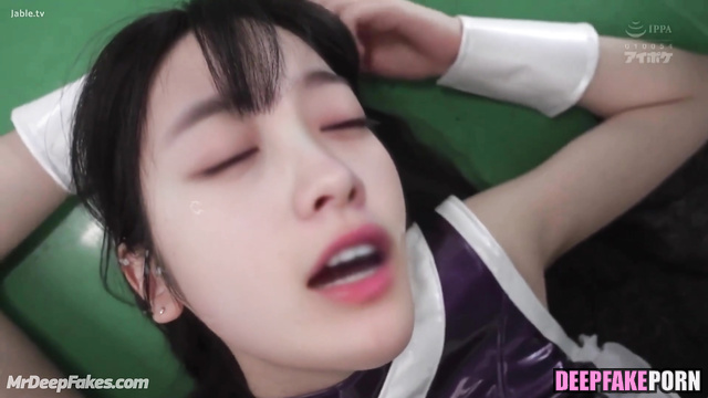 Two Japanese men sexually satisfy Kanna Hashimoto (橋本 環奈 人工知能)