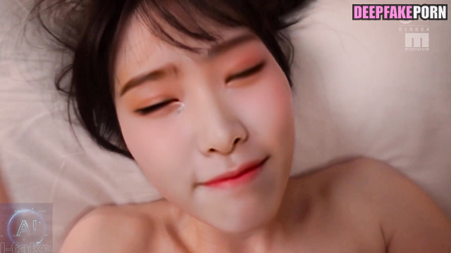 The lover tries to have gentle sex with Yena, IZONE (アイズワン 人工知能)