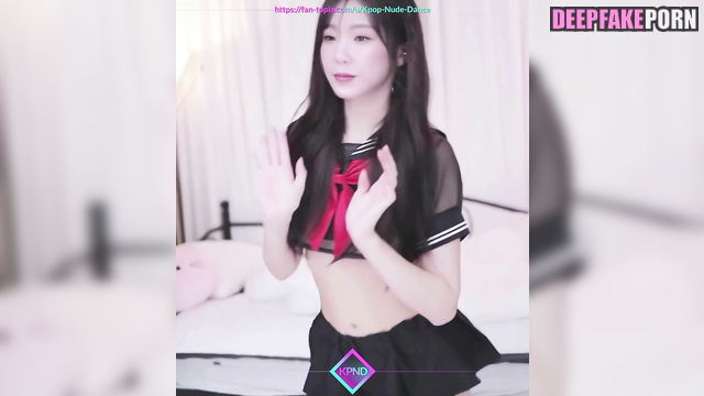 少女時代 SNSD Korean idol Taeyeon 韓国語 is almost naked teasing in dance [PREMIUM]