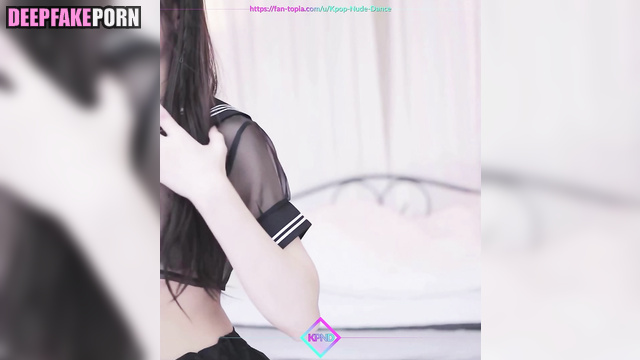 少女時代 SNSD Korean idol Taeyeon 韓国語 is almost naked teasing in dance [PREMIUM]