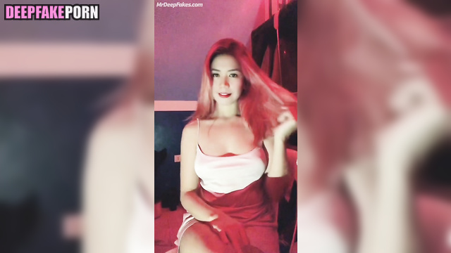 Deepfake Rhea Santos poses on webcam to cool music