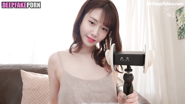 人工知能 Yoona checks how wet her pussy got from fantasies SNSD 少女時代 AI