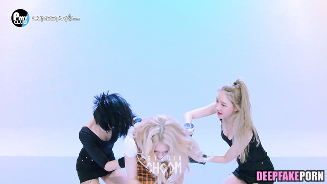 Blonde enjoying big cock in mouth, Somi (전소미 아이오아이) face swap [PREMIUM]