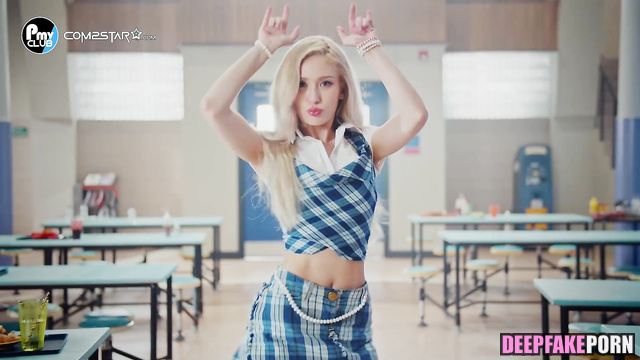 Blonde enjoying big cock in mouth, Somi (전소미 아이오아이) face swap [PREMIUM]