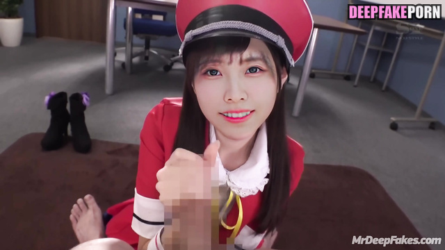Babe in strict uniform making amazing handjob / fakeapp Liyuu (黎狱 真假)