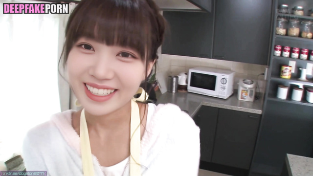 Cute housewife Chaewon (アイズワン 本物の偽物) made a blowjob on her kitchen [PREMIUM]