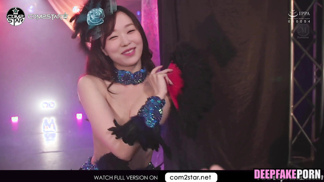 Winter wiggling her pussy right in front of the guy's face, ai 윈터 에스파