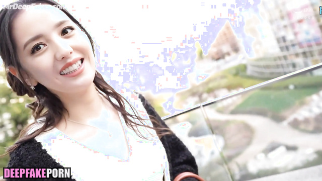 Fake Tong Liya almost agreed to play with a sex toy in your car 佟丽娅 真假