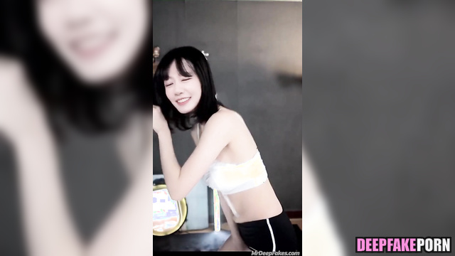 She dances very sexy for her boyfriend / Wu Yanglin face swap 吳泱潾 智能換臉