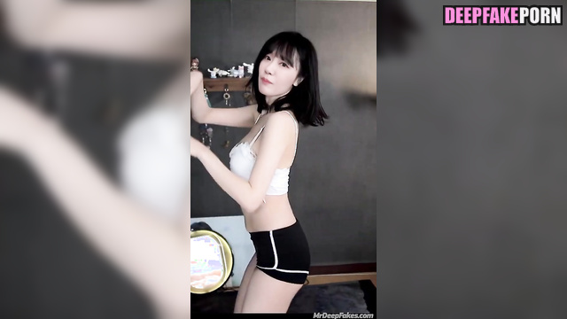 She dances very sexy for her boyfriend / Wu Yanglin face swap 吳泱潾 智能換臉