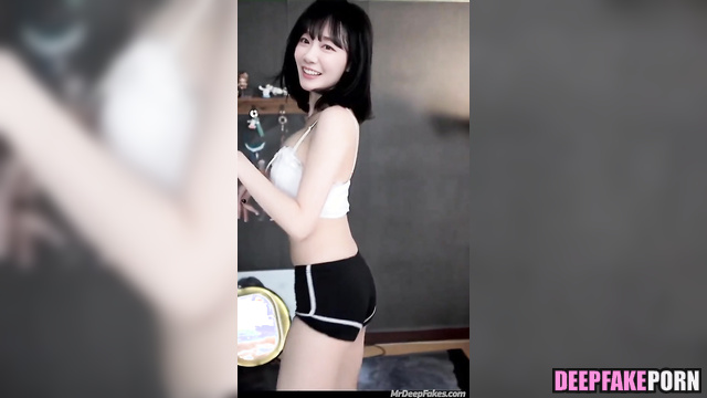 She dances very sexy for her boyfriend / Wu Yanglin face swap 吳泱潾 智能換臉