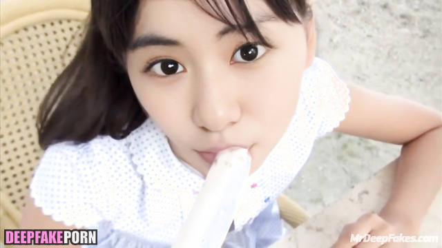 Look, how she will suck a banana / Wanyang Douyin (宛央抖音网 智能換臉) real fake