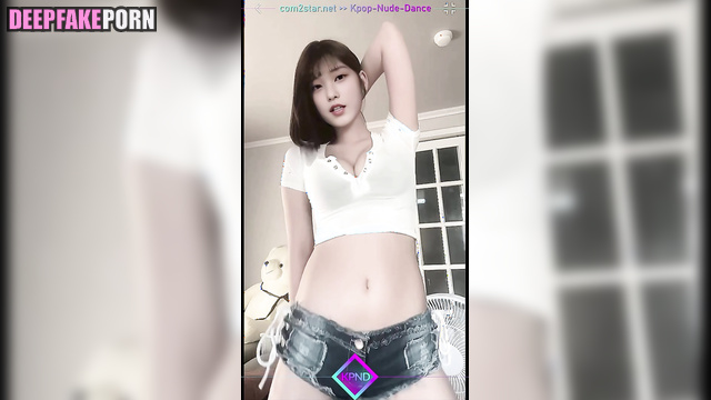 Haerin (ニュージーンズ 本物の偽物) wants you to spy on her changing clothes -A.I. [PREMIUM]