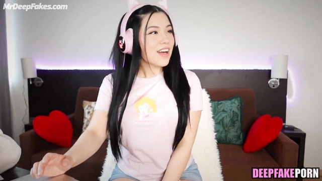 Internet celebrity Quarterjade showed her beautiful lingerie right during stream