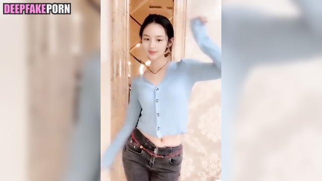 Fake Zhou Ye dances in short video