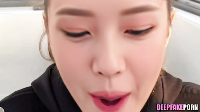 Babe did a great job by her mouth at extreme heights, fake IU 조이 진짜 가짜