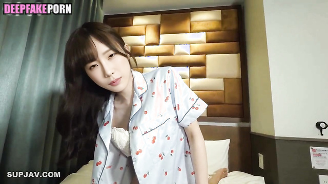Guy in balaclava fucked her cool / Taeyeon face swap / 少女時代 セックスシーン [PREMIUM]