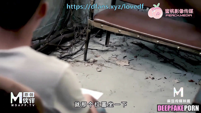 Guy caressing her pussy with a tassel - Zhao Jinmai (趙今麥 假色情片) fakeapp