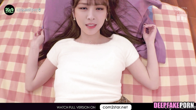 Lover is going to undressing her now (Ryujin ITZY face swap) 류진 가짜 포르노