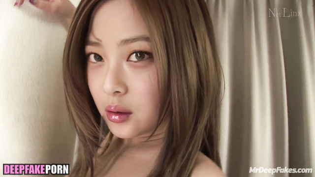 Gangbang porn with a vibrator using / ニュージーンズ 偽の有名人のポルノ Hanni real fake