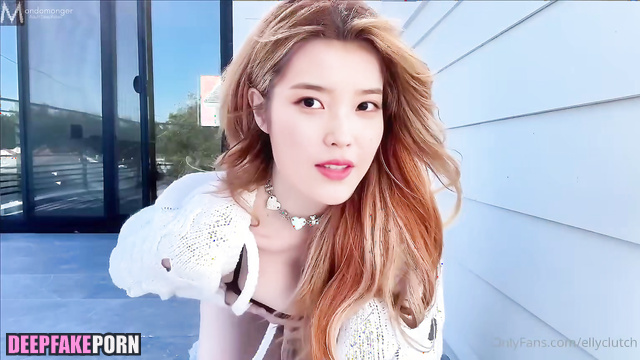 Fake IU talking on the phone and making blowjob 아이유 가짜 연예인 포르노 [PREMIUM]