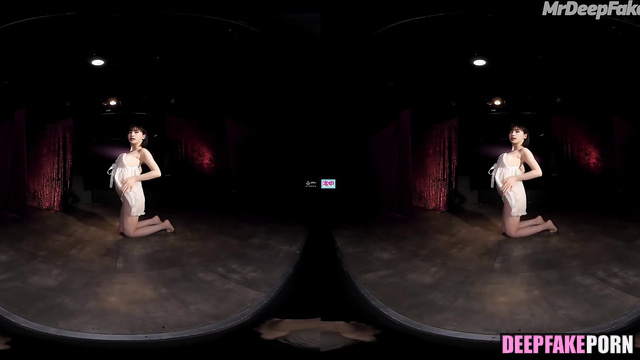 케이팝 스타 Kpop star Lisa 리사 puts her wet pussy extra close to camera (블랙핑크) BLACKPINK