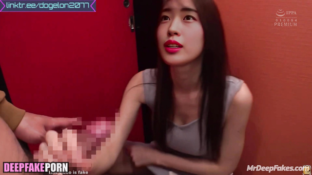 Naked & sexy Yujin アイズワン ポルノ relaxing on the bed with guy from office, ai