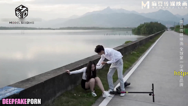 Boyfriend touching her young and horny body - Yang Mi (杨幂 充满激情的性爱) A.I.