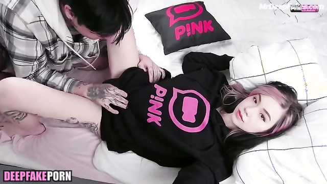 Couple fucks on webcam to make money / QuarterJade deep learning program