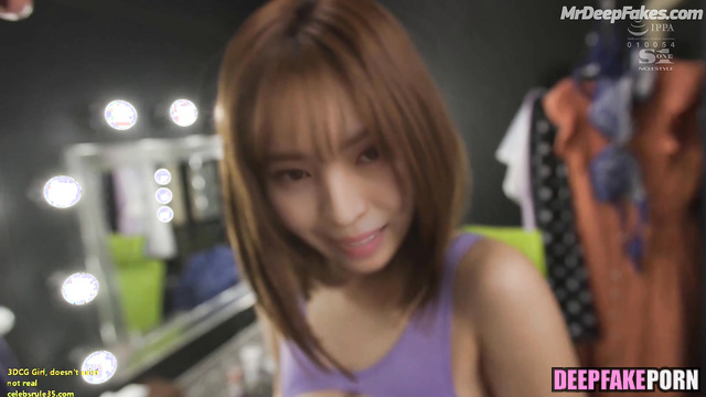 Ai Han So-hee (한소희 열정적 섹스) sucking cock her producer in the dressing room