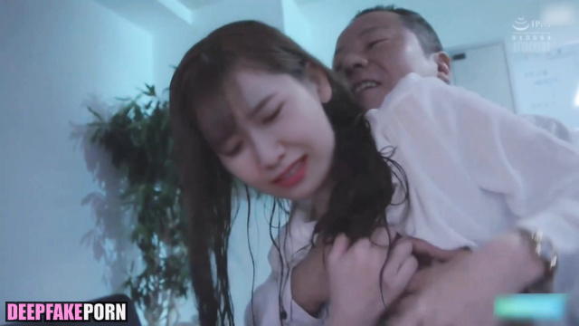 Boss raping Yoona SNSD / fake porn (윤아 소녀시대 강간하다 가짜 포르노) [PREMIUM]