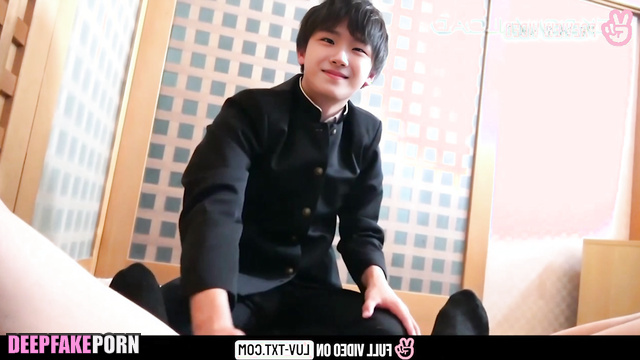 Kpop 보이넥스트도어 Woonhak from BOYNEXTDOOR jerking off his dick with his feet