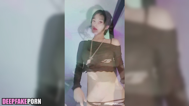 Sexy striptease by naughty fake Yang Mi (智能換臉 杨幂 脱衣舞)