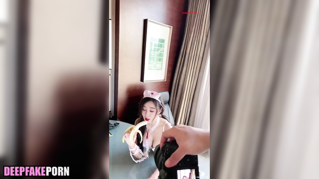 Sexy nurse Yang Mi 杨幂 eats banana in very sexy way deepfake/智能換臉 [PREMIUM]
